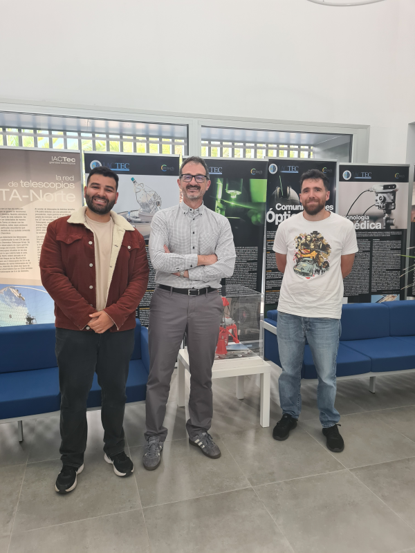 Alexis on the left and Eliecer on the right of the FGG Director, A. Ghedina
